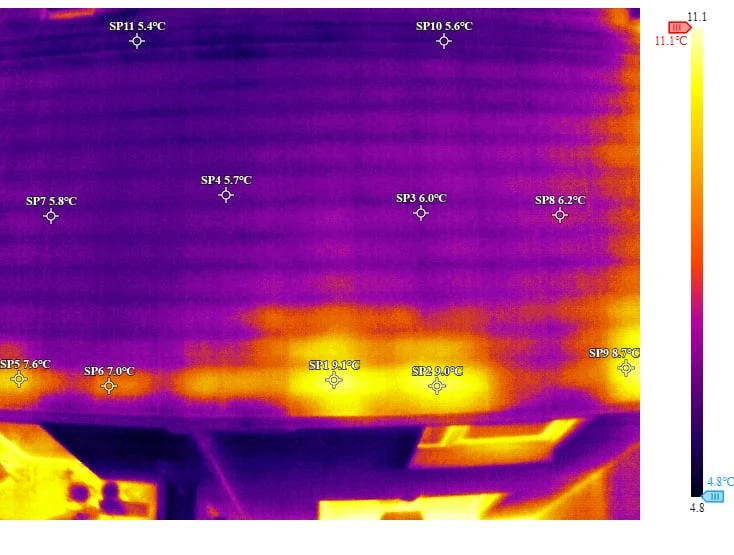 Obraz termowizyjny elewacji z punktami pomiaru temperatury